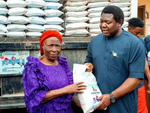 RESIDENTS COMMEND GOVERNOR UMO ENO AS FREE FOOD DISTRIBUTION REACHES UYO